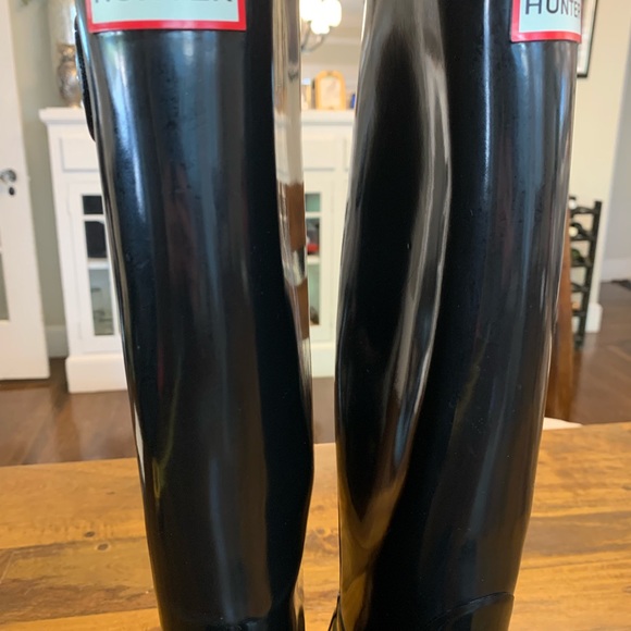 Hunter Original Tall Gloss Black Rain Boots (Size8/39) & Black Knee High Socks - Picture 6 of 16